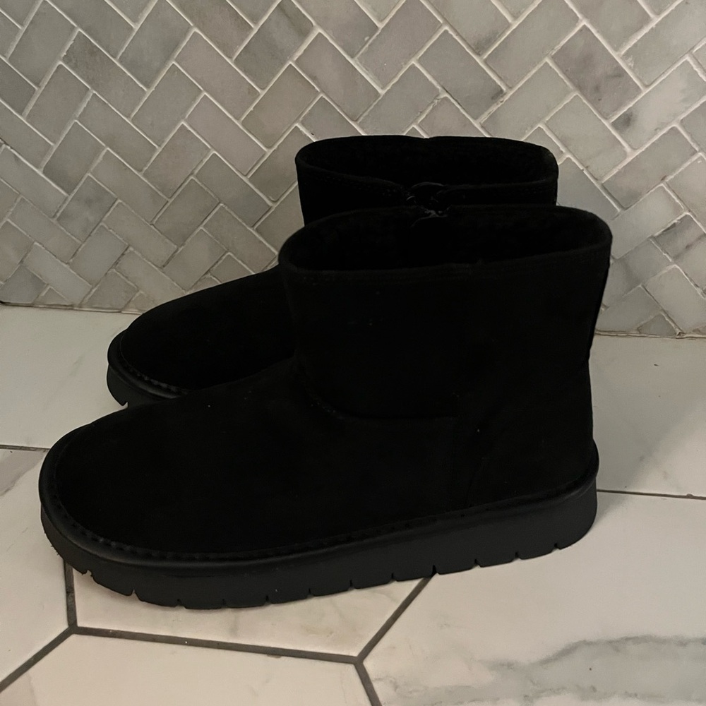Universal Threads Black Memory Foam Slip-On boots